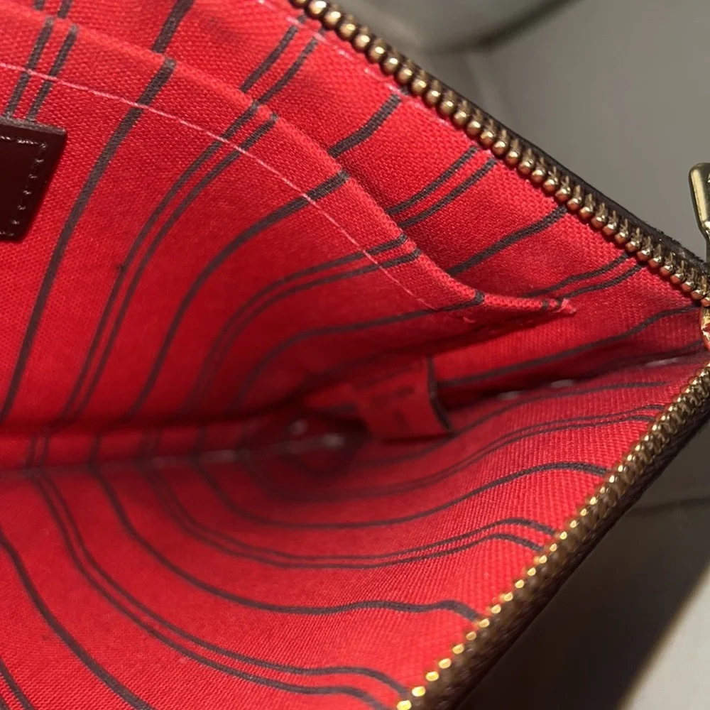 Louis Vuitton Neverfull Pochette - Picture 3 of 6